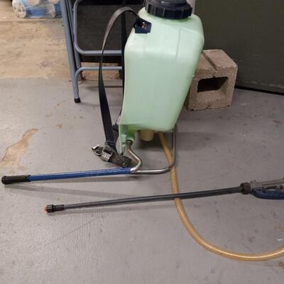 LOT 53A SUN SPRAYER CARRY STRAPS AND STEP LADDER