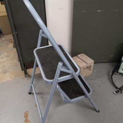 LOT 53A SUN SPRAYER CARRY STRAPS AND STEP LADDER