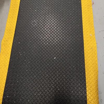 LOT 56A RUBBER MATS