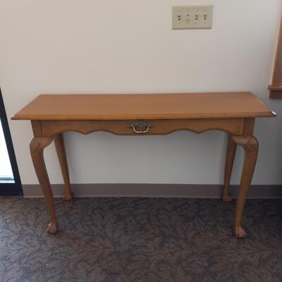 LOT  SOFA TABLE