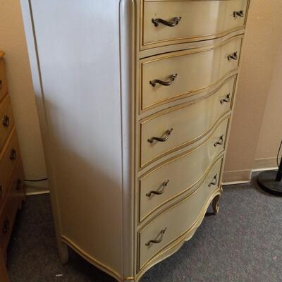 LOT VINTAGE CHEST OF DRAWER