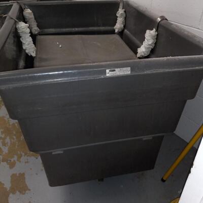 LOT LARGE ROLLING CART
