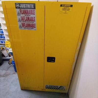LOT 4P HEAVY DUTY METAL CABINET