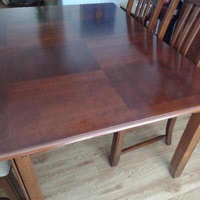 Contemporary Bassett Solid Wood Dining Table with Six Chairs, Leaf, and Surface Pad