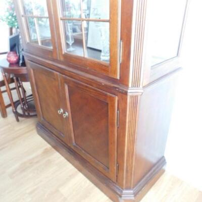 Impressive Bassett China Hutch Display Cabinet with Arched Doors and Fretting