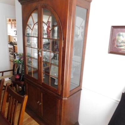 Impressive Bassett China Hutch Display Cabinet with Arched Doors and Fretting