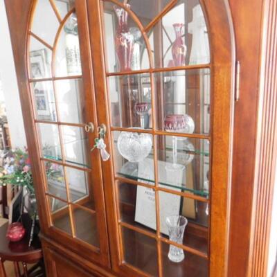 Impressive Bassett China Hutch Display Cabinet with Arched Doors and Fretting