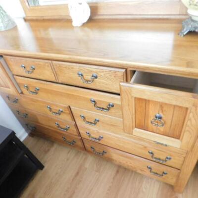 Solid Wood Vaughn-Bassett Dresser with Mirror (No contents)