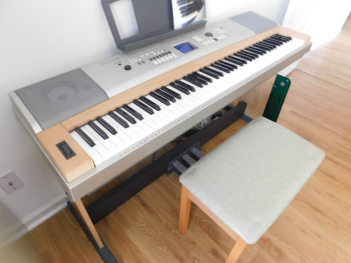 Yamaha YPG635 Electric Keyboard 88 Key Piano with Bench