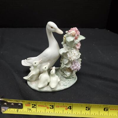 "How Do You Do" Duck Figurine - Lladro