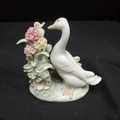 "How Do You Do" Duck Figurine - Lladro