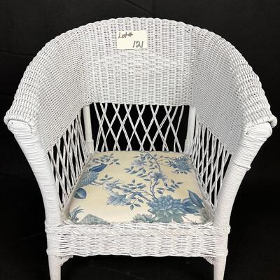 121 Antique White Wicker Arm Chair