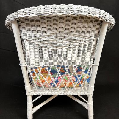 121 Antique White Wicker Arm Chair