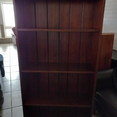 LOT  23N BOOKSHELF