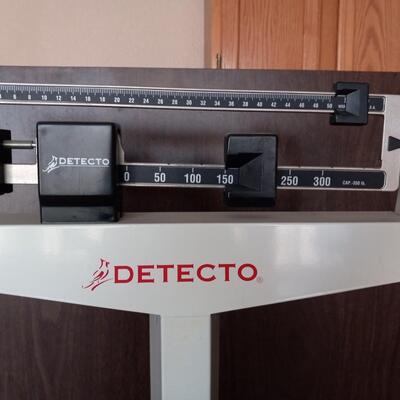 LOT   DETECTO  PHYSICIAN SCALE