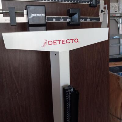 LOT   DETECTO  PHYSICIAN SCALE