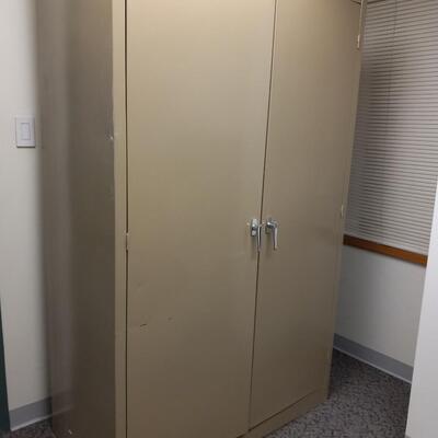 LOT METAL CABINET