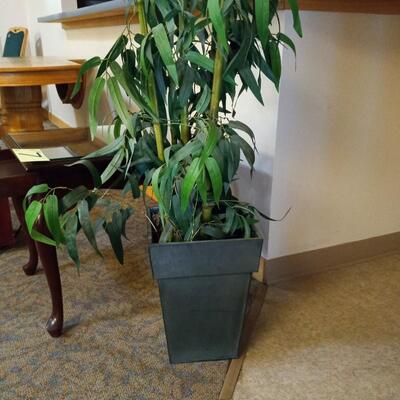 LOT 7C WOODEN SIDE TABLE AND FAUX PLANT