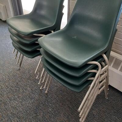 LOT 2W GREEN STACKABLE CHAIRS