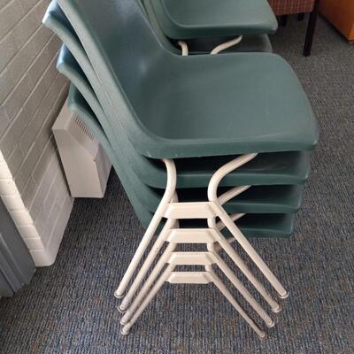 LOT 2W GREEN STACKABLE CHAIRS