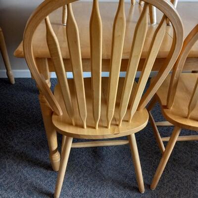 LOT 4N WOODEN TABLE AND 4 CHAIRS