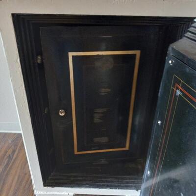 LOT 82T VINTAGE SAFE