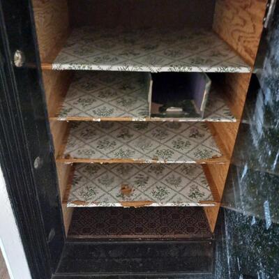 LOT 82T VINTAGE SAFE