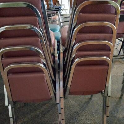 LOT 100T STACKABLE CHAIRS