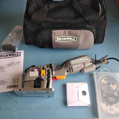 LOT 33 ROCKWELL VERSACUT SAW WITH ACCESSORIES