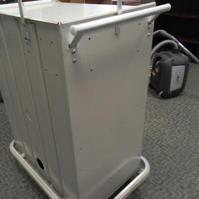 LOT 68W TOOL CART