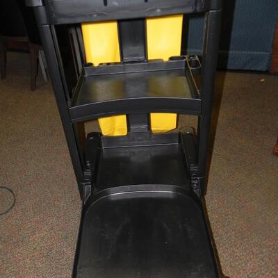 LOT 135T LIKE NEW RUBBERMAID TRASH CART