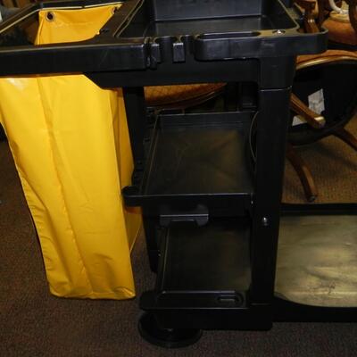 LOT 135T LIKE NEW RUBBERMAID TRASH CART
