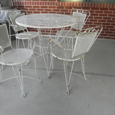 METAL PATIO TABLE AND 4 CHAIRS