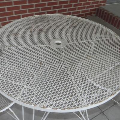 METAL PATIO TABLE AND 4 CHAIRS