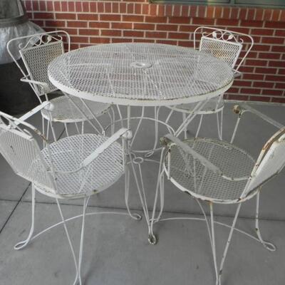 METAL PATIO TABLE AND 4 CHAIRS