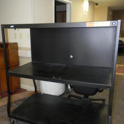 BRETFORD METAL SHELVING ON CASTERS