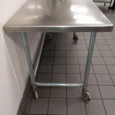 STAINLESS STEEL TABLE ON CASTORS