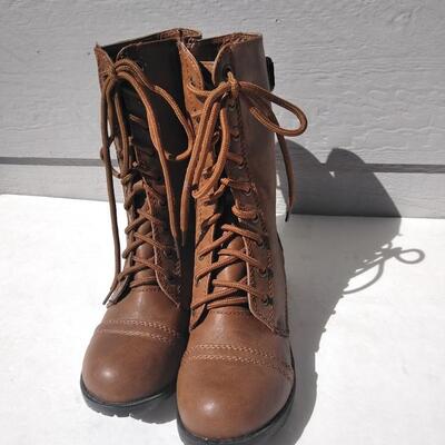 LOT 96 HAILEY JEANS CO. 6M BOOTS