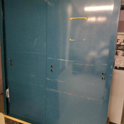 LARGE ROLLING METAL CABINET