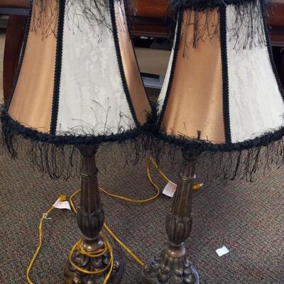 METAL DECOR AND TWO LAMPS