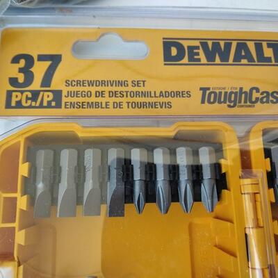 LOT 34 DEWALT DRILL, GLOVES, WITH BIT AND DRIVER SET
