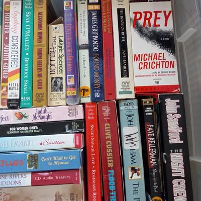 LOT 139T LARGE COLLECTION OF BOOKS ON AUDIO