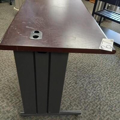 LOT 67W METAL DESK/TABLE
