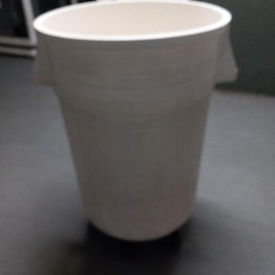 LOT 13P TRASH CAN ON ROLLERS AND STEP LADDER