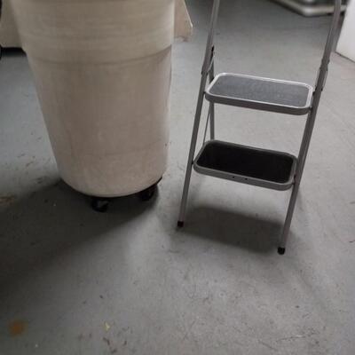 LOT 13P TRASH CAN ON ROLLERS AND STEP LADDER