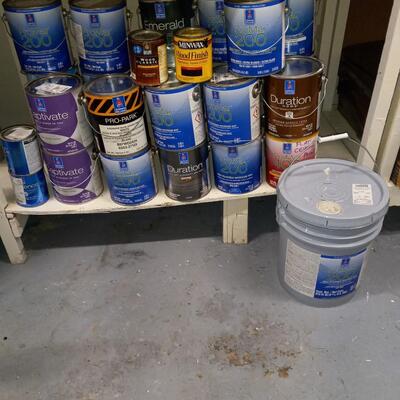 LOT 9P LARGE AMOUNT OF PAINT