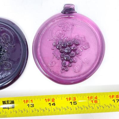PAIR OF PURPLE GLASS DISCS W/ GRAPE DESIGN