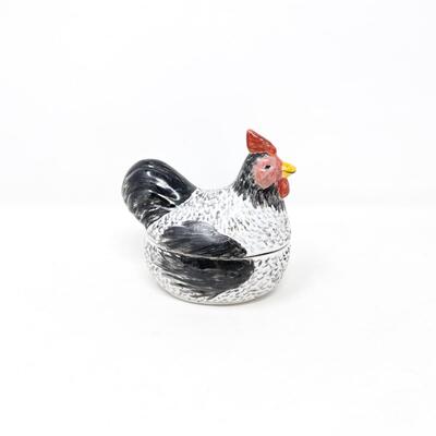 SMALL HAND-PAINTED CHICKEN LIDDED DISH