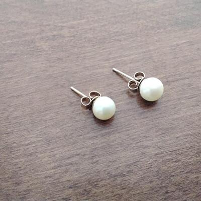 14k Gold Posts on High Sheen White Pearls