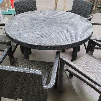 Outdoor Caluco set of dining chairs and table $490 set
table approx 48"